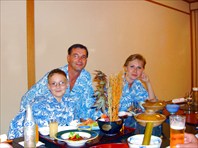 Вечерний ужин в японском ресторане