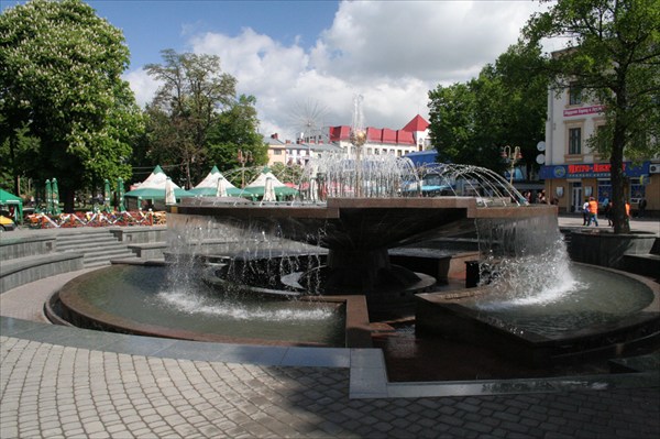 Ивано-Франковск (фонтан рядом с почтой)
