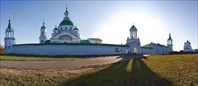 Спасо-Яковлевский Димитриев монастырь. вид на Святые Врата