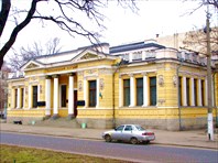 Фасад музея имени Д. И. Яворницкого-Национальный исторический музей им. Яворницкого