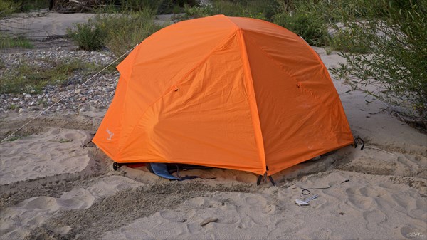 Палатка на песке