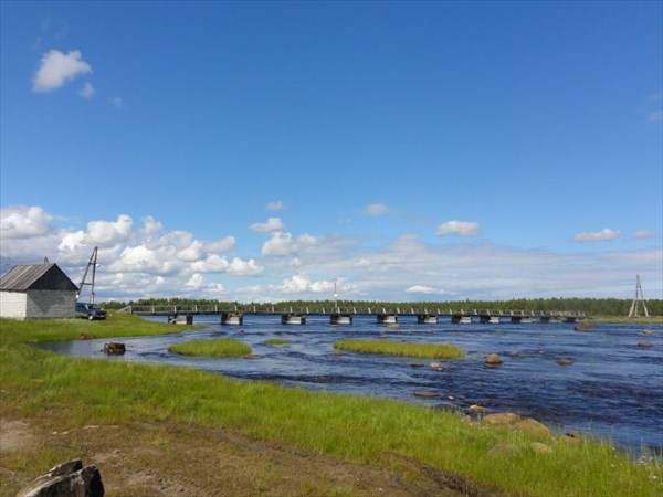 Мост между 2 частями деревни