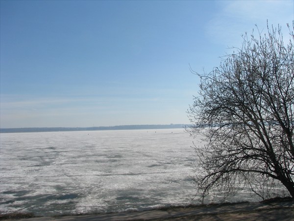 Замерзшее озеро