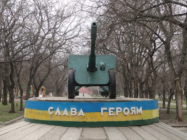 Советскую пушку на бульварчике преобразовали в современный стиль