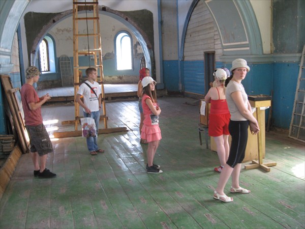 В Каге, восстанавливается церковь.