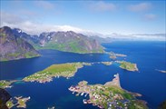 Вид с Reinebringen на устье Reinefjorden