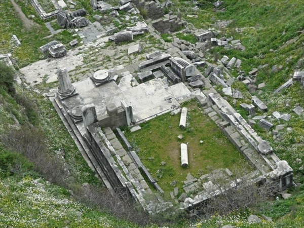 Остатки храма Диониса.