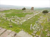 Храм и святилище Афины. От него остался лишь фундамент.