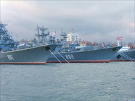 Военные корабли в Южной бухте Севастополя