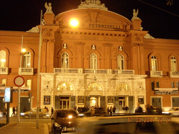 Театр Петруцелли