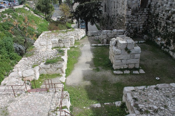 Развалины византийской церкви Неа