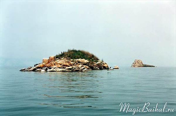 Острова Модото (ближний) и Едор
