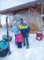 С хозяйкой дома Наташей и дочерьми