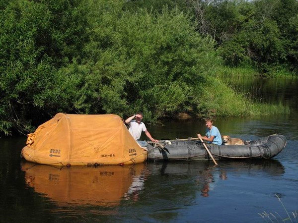 на фото: 2009-07-30--10-26-26 подвозим скарб ближе к месту переброски