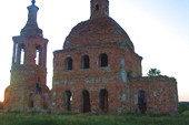 руины церкви