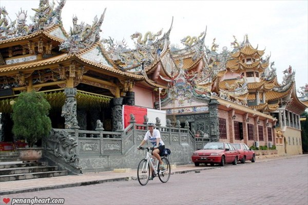 на фото: Велосипедом через Малайзию