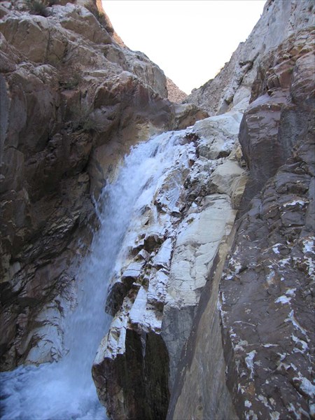 Водопад в среднем течении Кызылкапчигая.