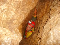 Шкурник в пещере Штаны
