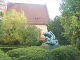 Moses_statue_near_Oldnew_Synagogue_in_Prague