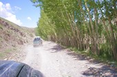 Дорога на Бамиан. Впереди машина с охраной.