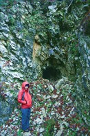 Пещера со стрёмным входом