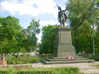 Памятник-Первый памятник М.И. Платову