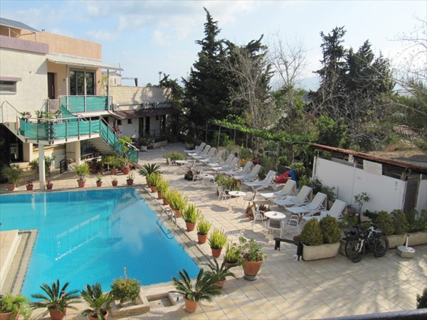 Отель `Никос и Олимпия`. Внутренний дворик
