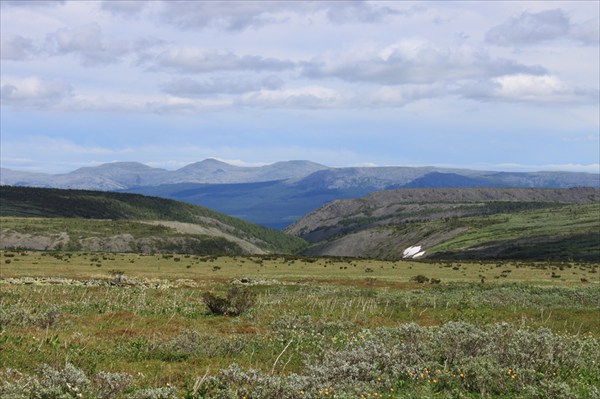 Вид на ГУХ с плато Кваркуш