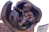 Скульптура на морском вокзале