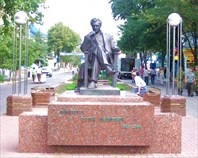 Памятник-Памятник Сергею Бондарчуку