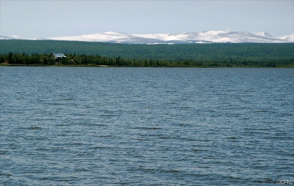 Озеро Варчато. Вид с острова на строящуюся базу