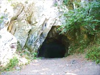 Вход в пещеру-пещера Вечной Мерзлоты