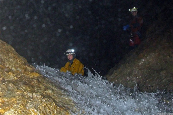 Река над водопадом Рекордный