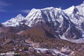 Pasang Lhamu Chuli (7350 м) и Chamar (7287 м)
