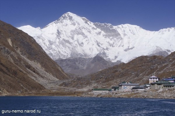 Cho Oyu (8201 м) и деревня Gokyo