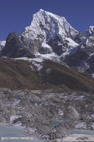 Cholatse (6440 м) и ледник Ngozumba