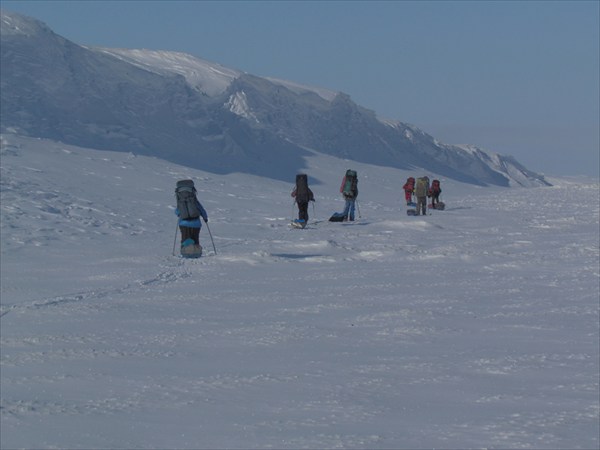 Вдоль берега крутого...