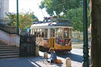 Желтый трамвайчик-город Лиссабон