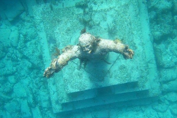Подводная статуя «Христос из Бездны»