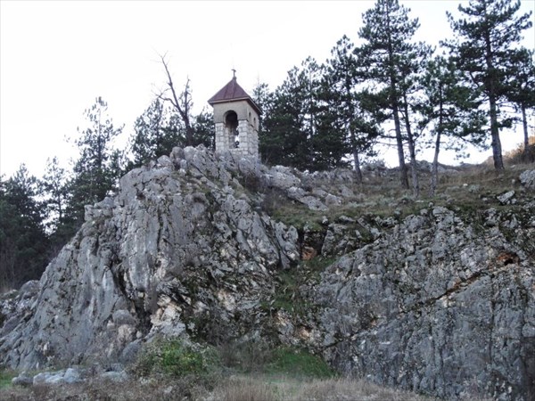 Башня-табля над монастырем.