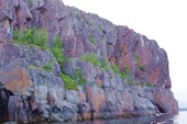 Скалы напротив Пеж-острова