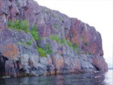 Скалы напротив Пеж-острова