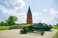 Боевая техника возле часовни-Мемориальный комплекс на Буйничском поле