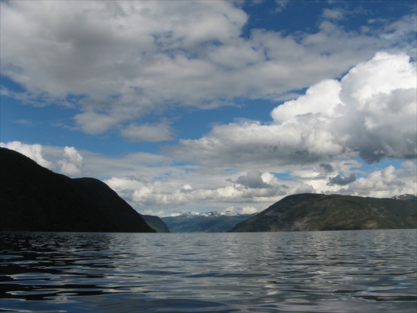 Выход в Sognefjord из Aurlandsfjord