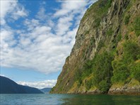 А стены все выше, а кручи все круче (Aurlandsfjord)...