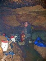 у сифона-пещера Пания