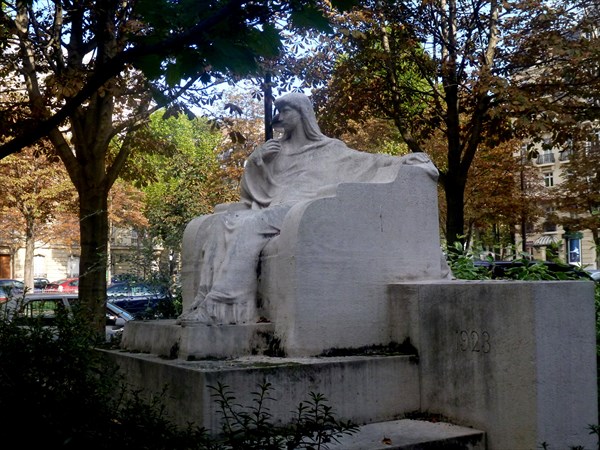 Памятник трём Дюма