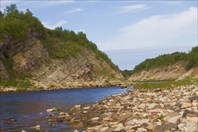 Скалистые берега Волонги-река Волонга