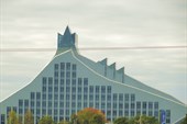 Здание современной библиотеки в Риге