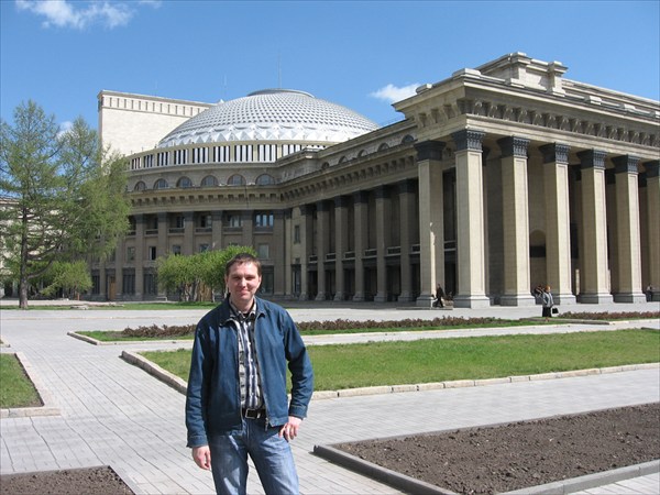 Фото у оперного театра новосибирск